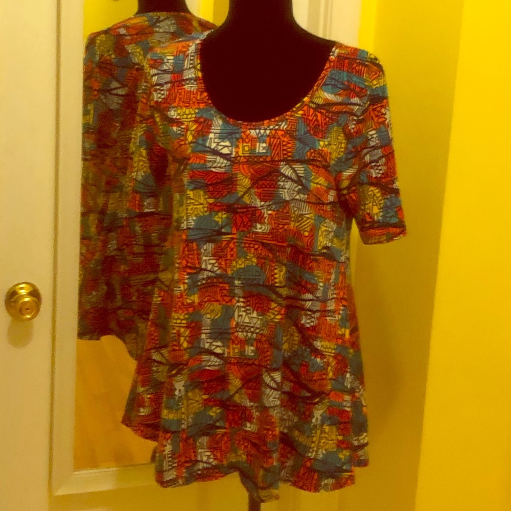 Medium Lularoe perfect tee.